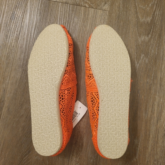 Toms Neon Crochet Slip On Shoes Size 7 - Picture 6 of 8